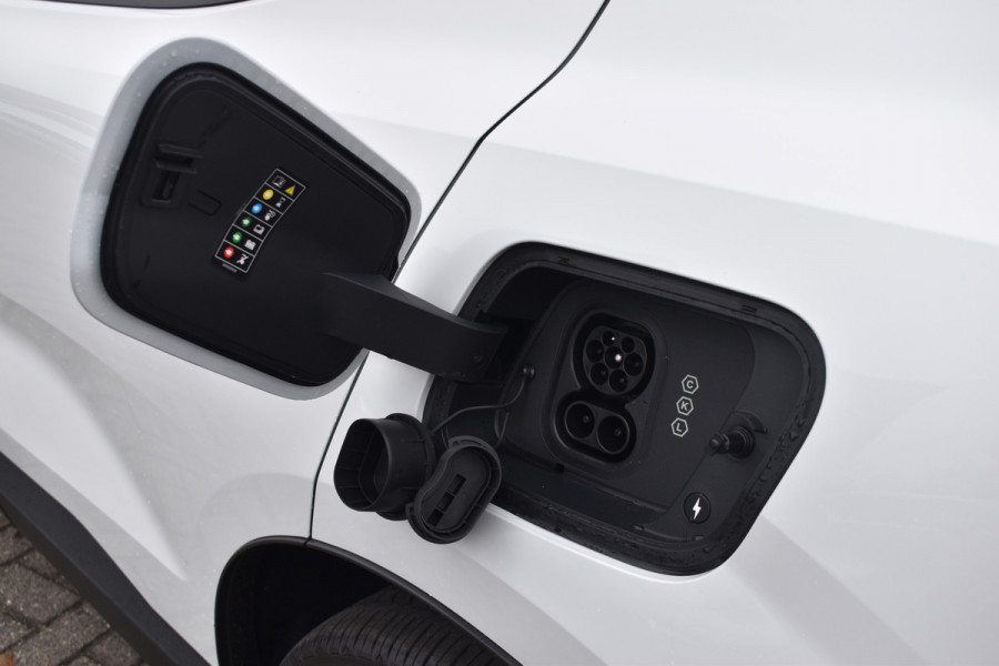 Volvo EX30 Extended Range Plus 69 kWh | 7000,- korting | Apple carplay | 20" velgen | H&K Audio | ACC | BLIS | Camera |