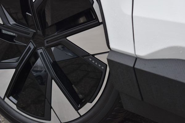 Volvo EX30 Extended Range Plus 69 kWh | 7000,- korting | Apple carplay | 20" velgen | H&K Audio | ACC | BLIS | Camera |