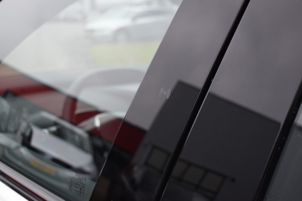 Volvo EX30 Extended Range Plus 69 kWh | 7000,- korting | Apple carplay | 20" velgen | H&K Audio | ACC | BLIS | Camera |