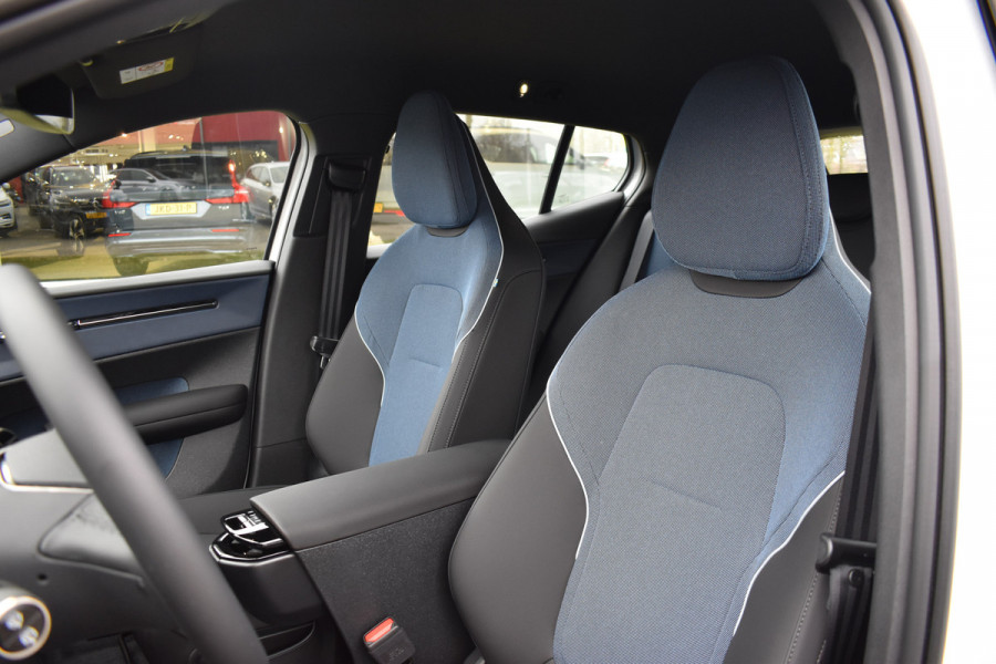 Volvo EX30 Extended Range Plus 69 kWh | 7000,- korting | Apple carplay | 20" velgen | H&K Audio | ACC | BLIS | Camera |