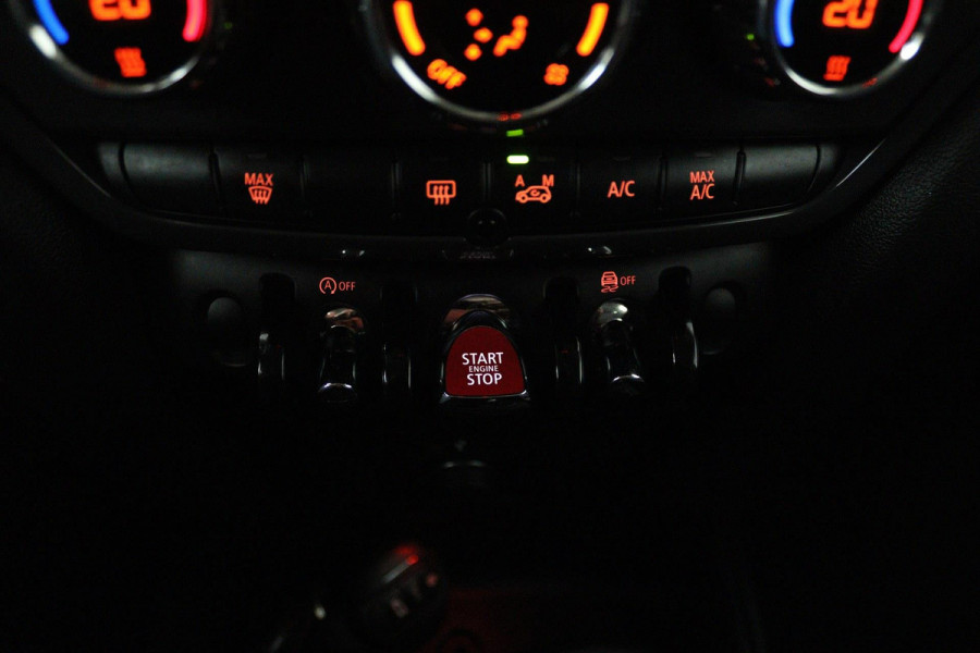 MINI Countryman 1.5 Cooper Business Edition Automaat (NAVIGATIE, CARPLAY, PARKEERSENSOREN, LED, CRUISE, SPORTSTOELEN)