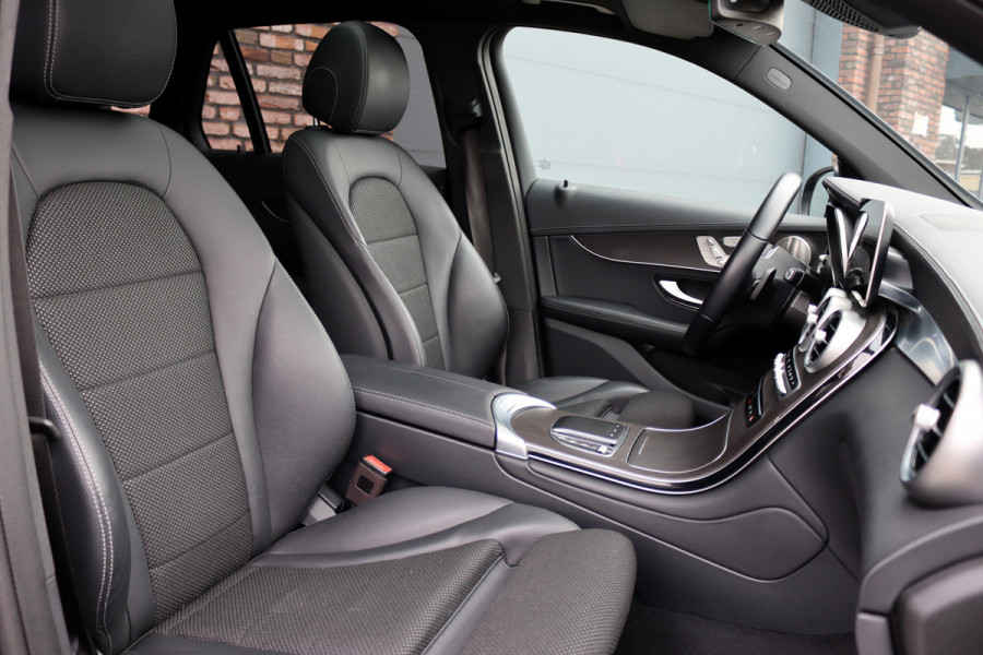 Mercedes-Benz GLC 300e 4MATIC AMG Line Premium+ | Luchtvering | Massage | Panoramadak | Trekhaak | Distronic+ | Stoelverwarming V+A | Memory | Surround Camera | Burmester | Augmented Reality |