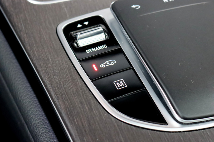 Mercedes-Benz GLC 300e 4MATIC AMG Line Premium+ | Luchtvering | Massage | Panoramadak | Trekhaak | Distronic+ | Stoelverwarming V+A | Memory | Surround Camera | Burmester | Augmented Reality |