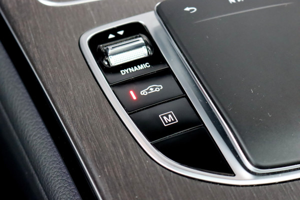 Mercedes-Benz GLC 300e 4MATIC AMG Line Premium+ | Luchtvering | Massage | Panoramadak | Trekhaak | Distronic+ | Stoelverwarming V+A | Memory | Surround Camera | Burmester | Augmented Reality |