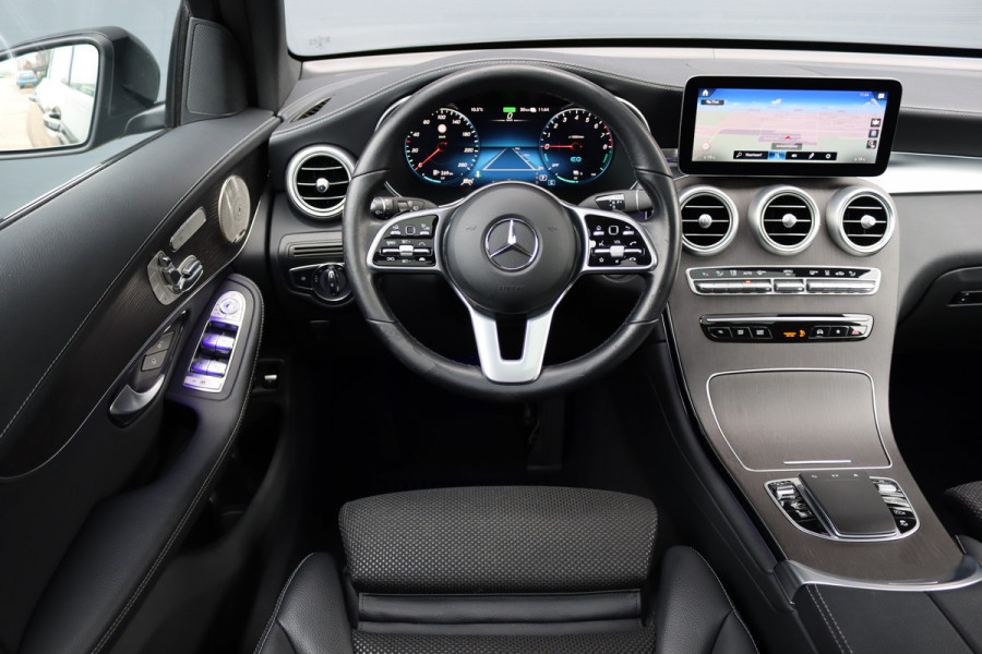 Mercedes-Benz GLC 300e 4MATIC AMG Line Premium+ | Luchtvering | Massage | Panoramadak | Trekhaak | Distronic+ | Stoelverwarming V+A | Memory | Surround Camera | Burmester | Augmented Reality |