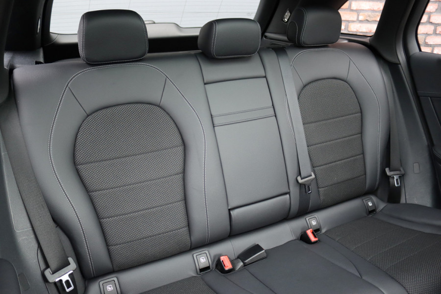 Mercedes-Benz GLC 300e 4MATIC AMG Line Premium+ | Luchtvering | Massage | Panoramadak | Trekhaak | Distronic+ | Stoelverwarming V+A | Memory | Surround Camera | Burmester | Augmented Reality |