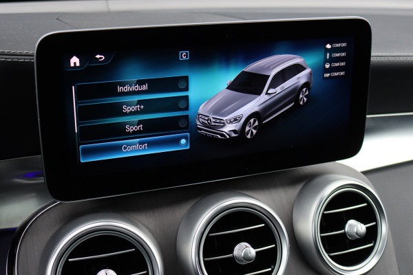 Mercedes-Benz GLC 300e 4MATIC AMG Line Premium+ | Luchtvering | Massage | Panoramadak | Trekhaak | Distronic+ | Stoelverwarming V+A | Memory | Surround Camera | Burmester | Augmented Reality |