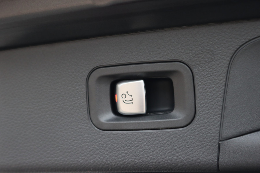 Mercedes-Benz GLC 300e 4MATIC AMG Line Premium+ | Luchtvering | Massage | Panoramadak | Trekhaak | Distronic+ | Stoelverwarming V+A | Memory | Surround Camera | Burmester | Augmented Reality |