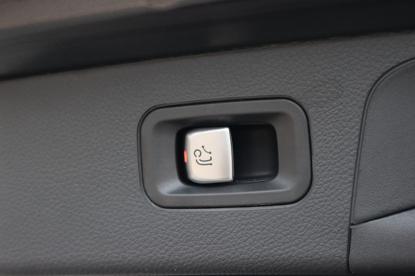 Mercedes-Benz GLC 300e 4MATIC AMG Line Premium+ | Luchtvering | Massage | Panoramadak | Trekhaak | Distronic+ | Stoelverwarming V+A | Memory | Surround Camera | Burmester | Augmented Reality |