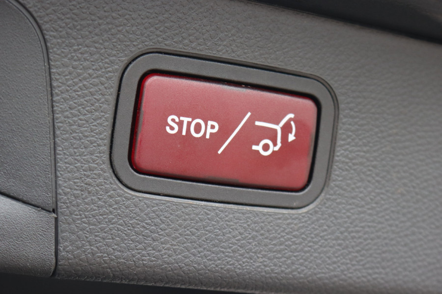 Mercedes-Benz GLC 300e 4MATIC AMG Line Premium+ | Luchtvering | Massage | Panoramadak | Trekhaak | Distronic+ | Stoelverwarming V+A | Memory | Surround Camera | Burmester | Augmented Reality |