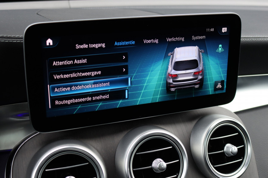 Mercedes-Benz GLC 300e 4MATIC AMG Line Premium+ | Luchtvering | Massage | Panoramadak | Trekhaak | Distronic+ | Stoelverwarming V+A | Memory | Surround Camera | Burmester | Augmented Reality |