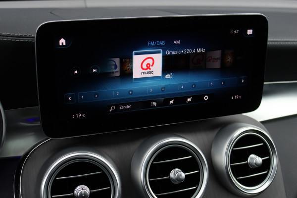 Mercedes-Benz GLC 300e 4MATIC AMG Line Premium+ | Luchtvering | Massage | Panoramadak | Trekhaak | Distronic+ | Stoelverwarming V+A | Memory | Surround Camera | Burmester | Augmented Reality |