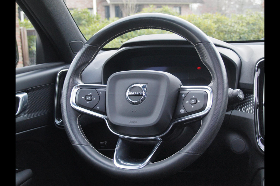 Volvo XC40 Recharge P8 AWD R-Design | SOH 92% | Panoramadak | Trekhaak | Apple Carplay | Cruise Control |