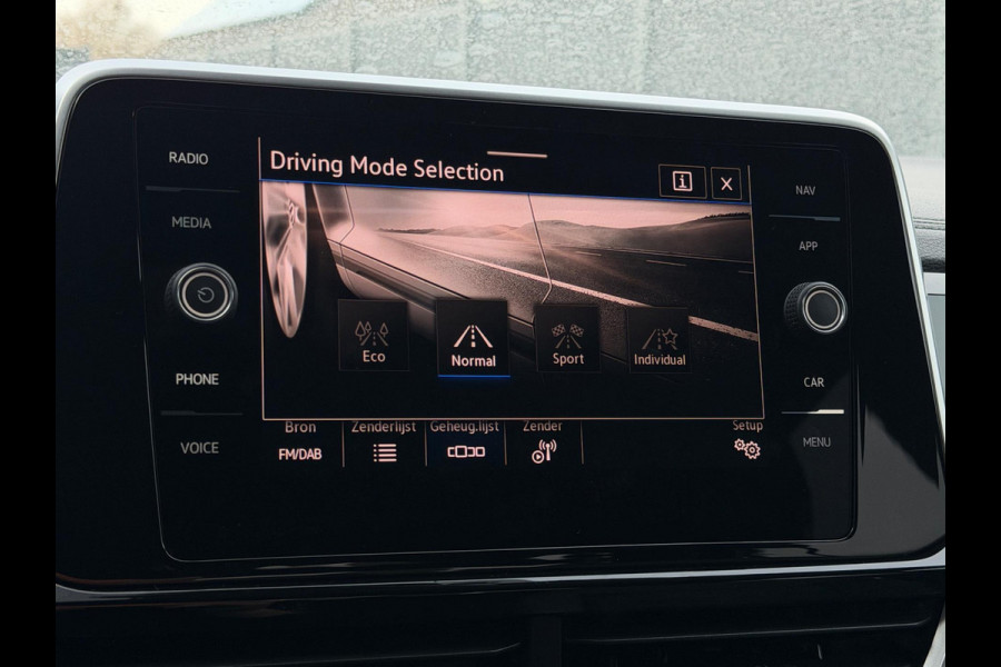 Volkswagen T-Roc 1.5 TSI 3x R-Line Panorama CarPlay