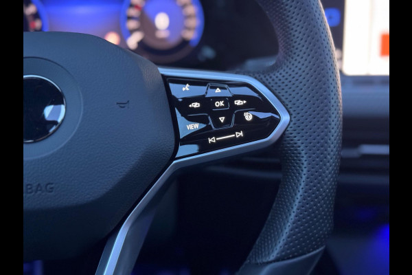 Volkswagen Golf 1.5 eTSI R-Line Pano/Matrix/IQ.Light