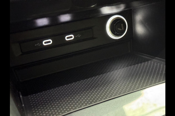 Volkswagen Tiguan 1.5 TSI Life Business | Camera | Stoel-/stuurverwarming | CarPlay | Massage | DAB