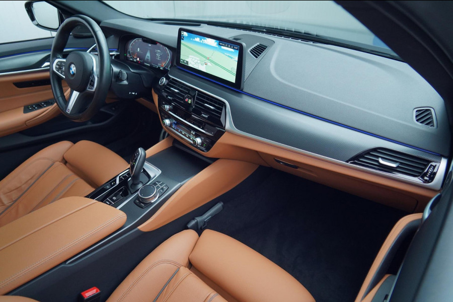 BMW 5 Serie Touring 530i Business Edition Plus / M-Sport / 34dkm NAP / Elek. Trekhaak / Pano / Harman Kardon / Nw.pr. € 94.000!