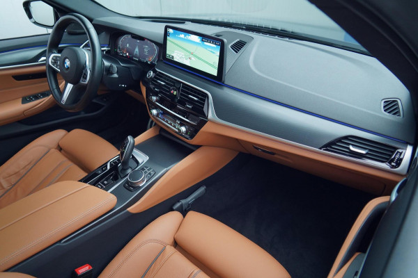 BMW 5 Serie Touring 530i Business Edition Plus / M-Sport / 34dkm NAP / Elek. Trekhaak / Pano / Harman Kardon / Nw.pr. € 94.000!