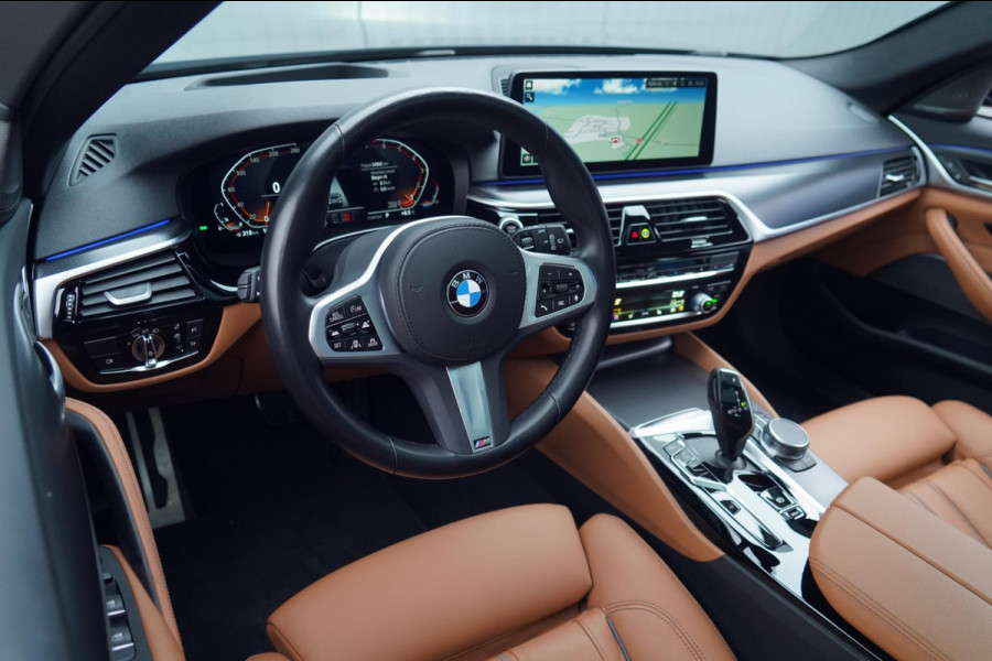 BMW 5 Serie Touring 530i Business Edition Plus / M-Sport / 34dkm NAP / Elek. Trekhaak / Pano / Harman Kardon / Nw.pr. € 94.000!