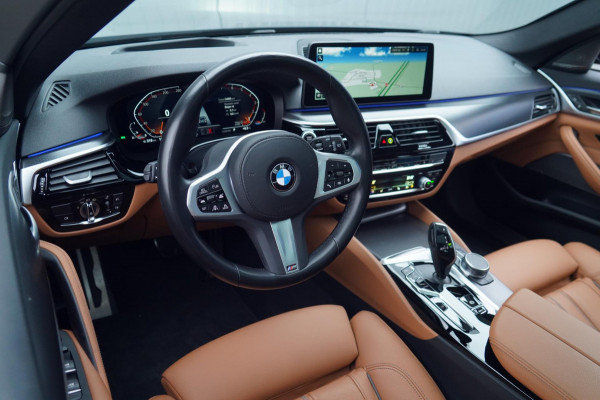 BMW 5 Serie Touring 530i Business Edition Plus / M-Sport / 34dkm NAP / Elek. Trekhaak / Pano / Harman Kardon / Nw.pr. € 94.000!