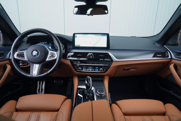 BMW 5 Serie Touring 530i Business Edition Plus / M-Sport / 34dkm NAP / Elek. Trekhaak / Pano / Harman Kardon / Nw.pr. € 94.000!