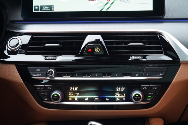 BMW 5 Serie Touring 530i Business Edition Plus / M-Sport / 34dkm NAP / Elek. Trekhaak / Pano / Harman Kardon / Nw.pr. € 94.000!