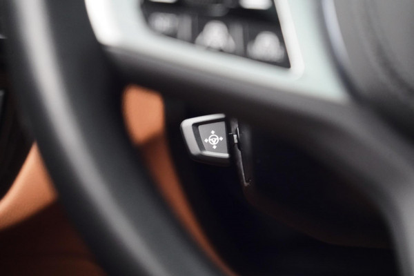 BMW 5 Serie Touring 530i Business Edition Plus / M-Sport / 34dkm NAP / Elek. Trekhaak / Pano / Harman Kardon / Nw.pr. € 94.000!