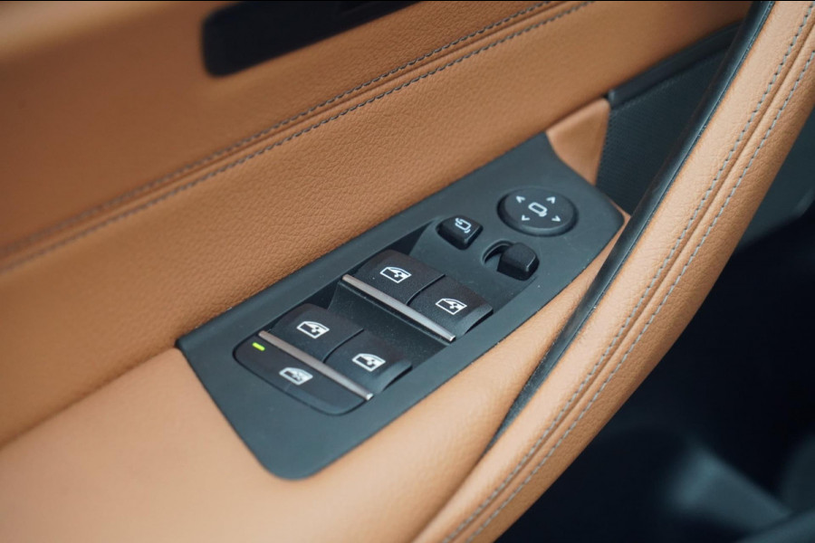 BMW 5 Serie Touring 530i Business Edition Plus / M-Sport / 34dkm NAP / Elek. Trekhaak / Pano / Harman Kardon / Nw.pr. € 94.000!