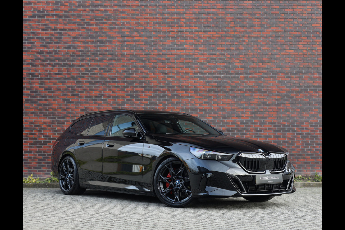 BMW 5 Serie Touring 550e xDrive | M performance - Pano - B&W - Trekhaak