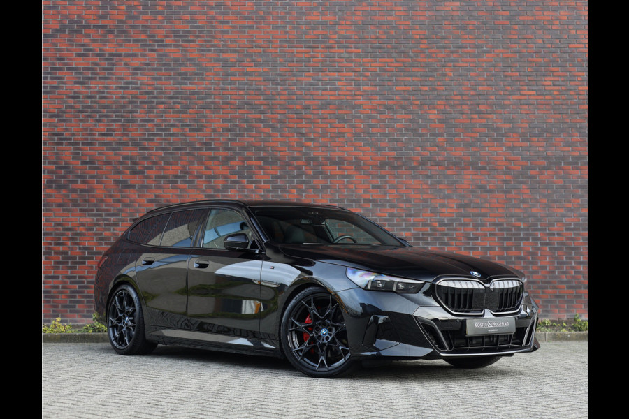 BMW 5 Serie Touring 550e xDrive | M performance - Pano - B&W - Trekhaak