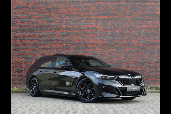 BMW 5 Serie Touring 550e xDrive | M performance - Pano - B&W - Trekhaak