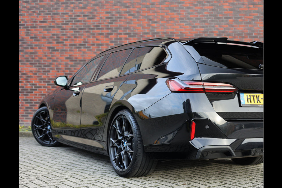 BMW 5 Serie Touring 550e xDrive | M performance - Pano - B&W - Trekhaak