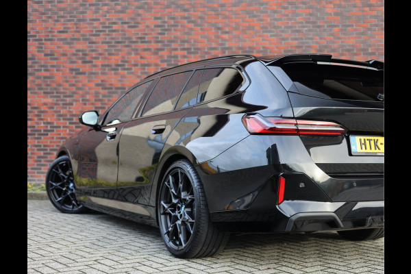 BMW 5 Serie Touring 550e xDrive | M performance - Pano - B&W - Trekhaak