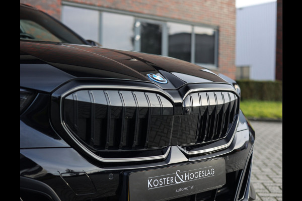BMW 5 Serie Touring 550e xDrive | M performance - Pano - B&W - Trekhaak