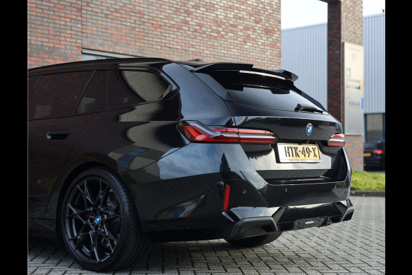 BMW 5 Serie Touring 550e xDrive | M performance - Pano - B&W - Trekhaak
