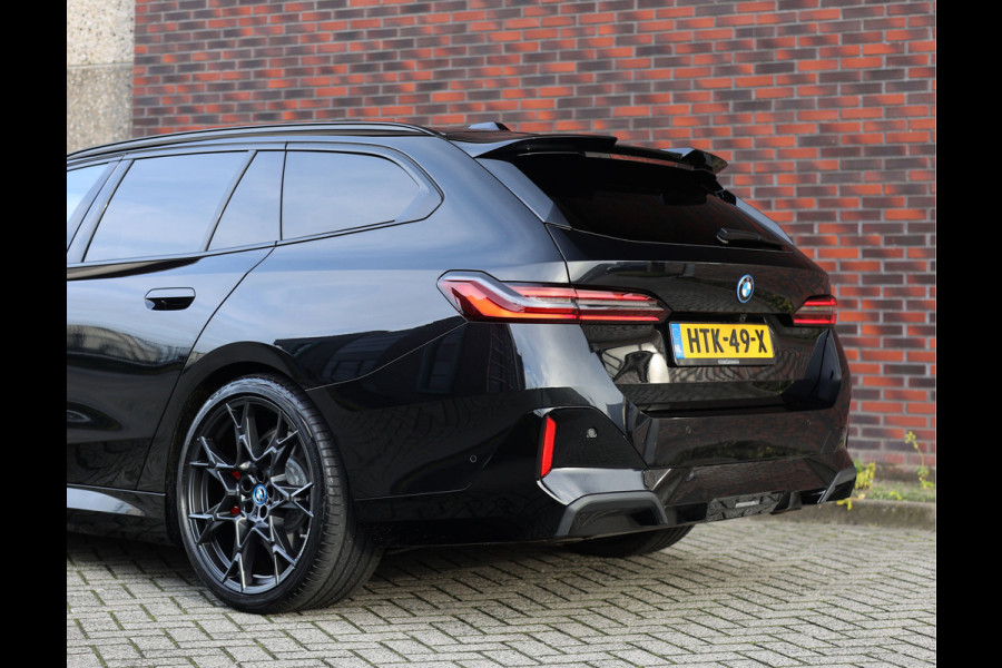 BMW 5 Serie Touring 550e xDrive | M performance - Pano - B&W - Trekhaak