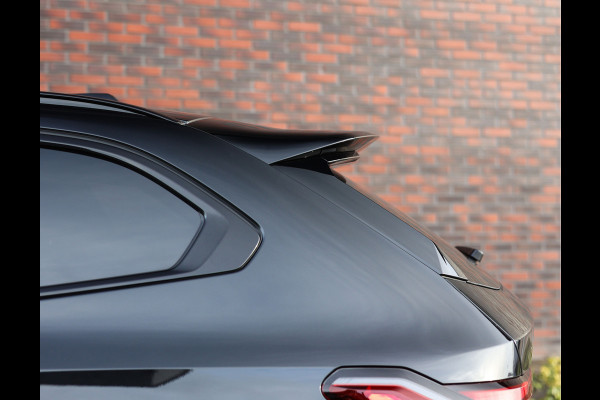 BMW 5 Serie Touring 550e xDrive | M performance - Pano - B&W - Trekhaak