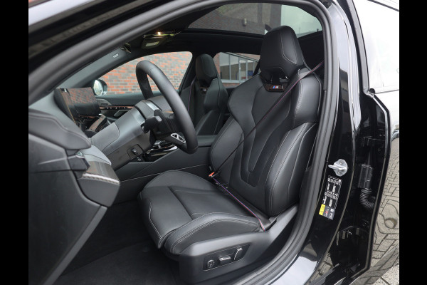 BMW 5 Serie Touring 550e xDrive | M performance - Pano - B&W - Trekhaak