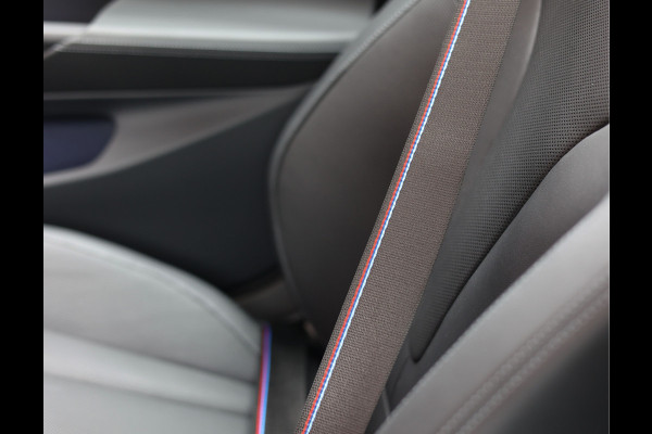 BMW 5 Serie Touring 550e xDrive | M performance - Pano - B&W - Trekhaak