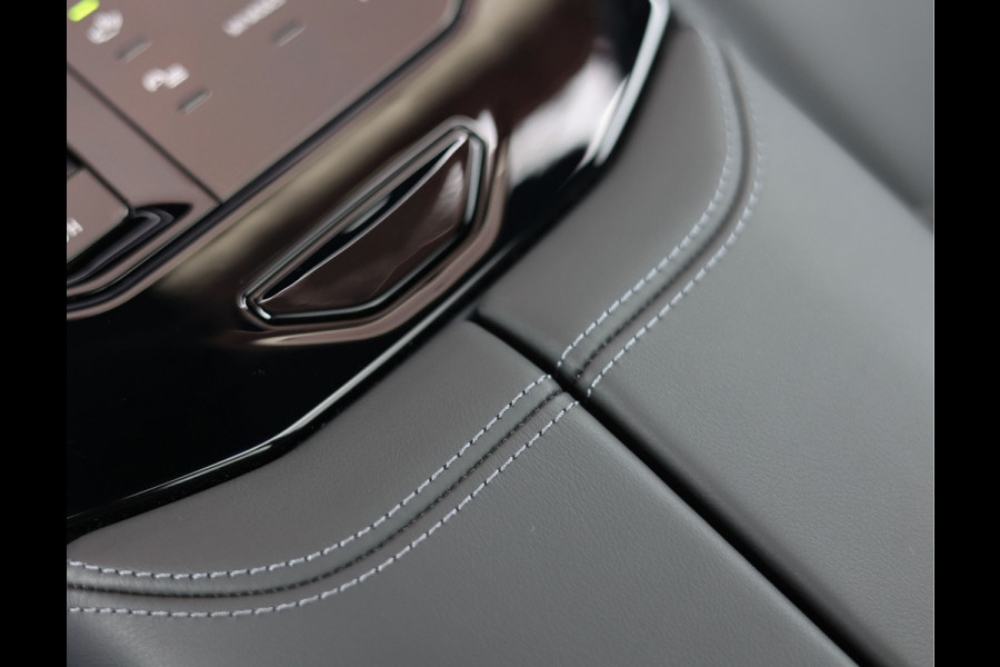 BMW 5 Serie Touring 550e xDrive | M performance - Pano - B&W - Trekhaak