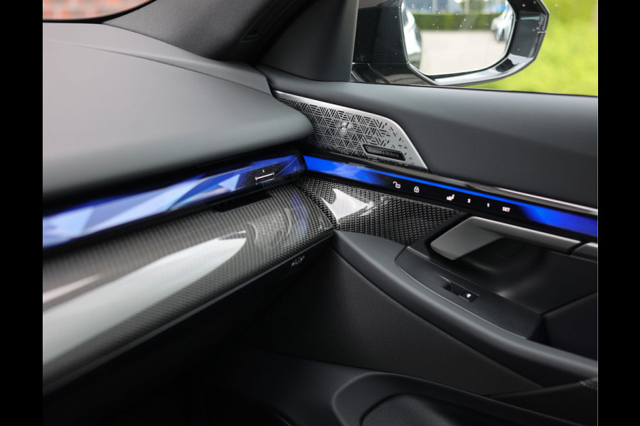 BMW 5 Serie Touring 550e xDrive | M performance - Pano - B&W - Trekhaak