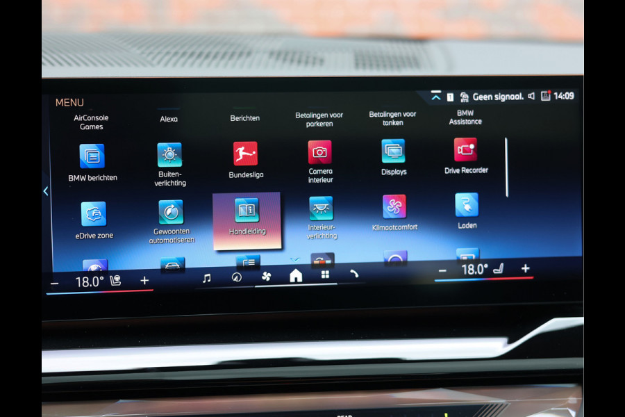 BMW 5 Serie Touring 550e xDrive | M performance - Pano - B&W - Trekhaak