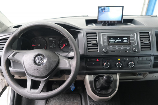 Volkswagen Transporter 2.0 TDI 150 PK L2H1 DC - N.A.P. Airco, Cruise, PDC, Trekhaak.