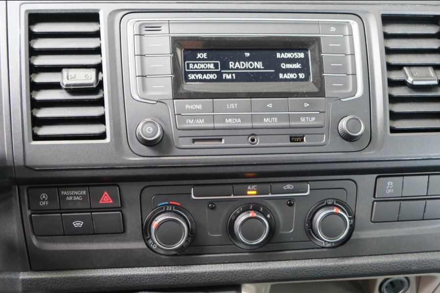 Volkswagen Transporter 2.0 TDI 150 PK L2H1 DC - N.A.P. Airco, Cruise, PDC, Trekhaak.