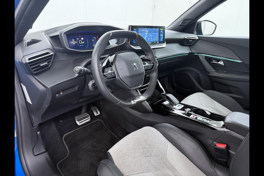 Peugeot e-2008 EV GT Pack 50 kWh VAN € 20.900,- VOOR € 18.440,- UW LENTEVOORDEEL € 2.460,-! |SOH 90% | 3-Fase boordlader | Warmtepomp | Open Panoramadak | Camera | Stoelverwarming | Adaptieve Cruise Control | Full Option | Dealeronderhouden | Inclusief 12 mnd BOVAG garantie |