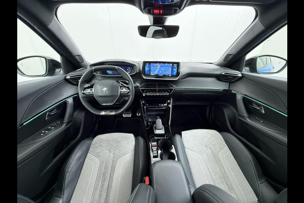 Peugeot e-2008 EV GT Pack 50 kWh VAN € 20.900,- VOOR € 18.440,- UW LENTEVOORDEEL € 2.460,-! |SOH 90% | 3-Fase boordlader | Warmtepomp | Open Panoramadak | Camera | Stoelverwarming | Adaptieve Cruise Control | Full Option | Dealeronderhouden | Inclusief 12 mnd BOVAG garantie |