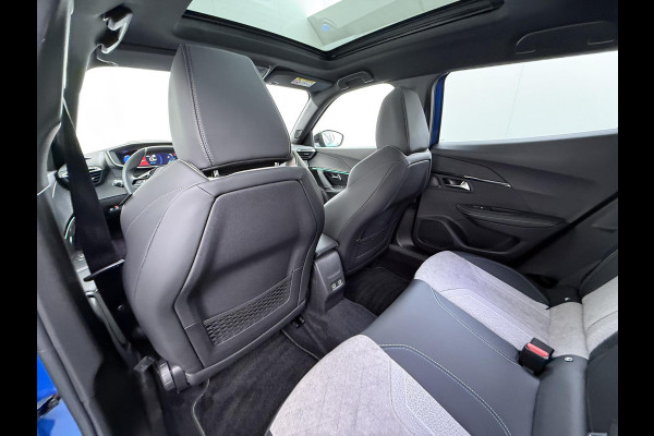 Peugeot e-2008 EV GT Pack 50 kWh VAN € 20.900,- VOOR € 18.440,- UW LENTEVOORDEEL € 2.460,-! |SOH 90% | 3-Fase boordlader | Warmtepomp | Open Panoramadak | Camera | Stoelverwarming | Adaptieve Cruise Control | Full Option | Dealeronderhouden | Inclusief 12 mnd BOVAG garantie |