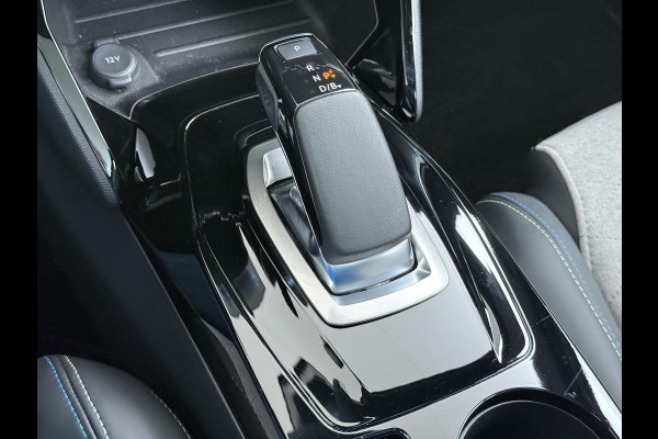 Peugeot e-2008 EV GT Pack 50 kWh VAN € 20.900,- VOOR € 18.440,- UW LENTEVOORDEEL € 2.460,-! |SOH 90% | 3-Fase boordlader | Warmtepomp | Open Panoramadak | Camera | Stoelverwarming | Adaptieve Cruise Control | Full Option | Dealeronderhouden | Inclusief 12 mnd BOVAG garantie |