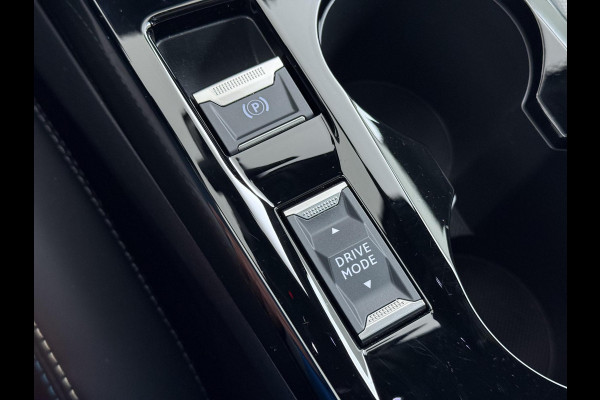 Peugeot e-2008 EV GT Pack 50 kWh VAN € 20.900,- VOOR € 18.440,- UW LENTEVOORDEEL € 2.460,-! |SOH 90% | 3-Fase boordlader | Warmtepomp | Open Panoramadak | Camera | Stoelverwarming | Adaptieve Cruise Control | Full Option | Dealeronderhouden | Inclusief 12 mnd BOVAG garantie |