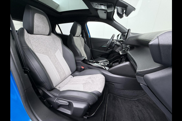 Peugeot e-2008 EV GT Pack 50 kWh VAN € 20.900,- VOOR € 18.440,- UW LENTEVOORDEEL € 2.460,-! |SOH 90% | 3-Fase boordlader | Warmtepomp | Open Panoramadak | Camera | Stoelverwarming | Adaptieve Cruise Control | Full Option | Dealeronderhouden | Inclusief 12 mnd BOVAG garantie |